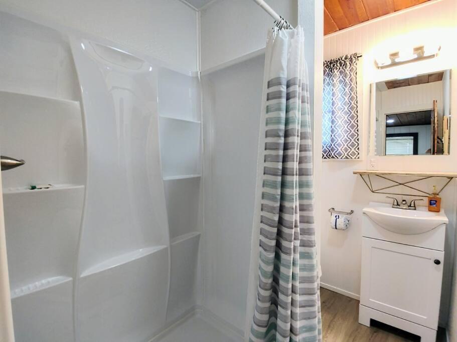#09 - Large Lakeview One Bedroom- Pet Friendly Hot Springs Exteriör bild